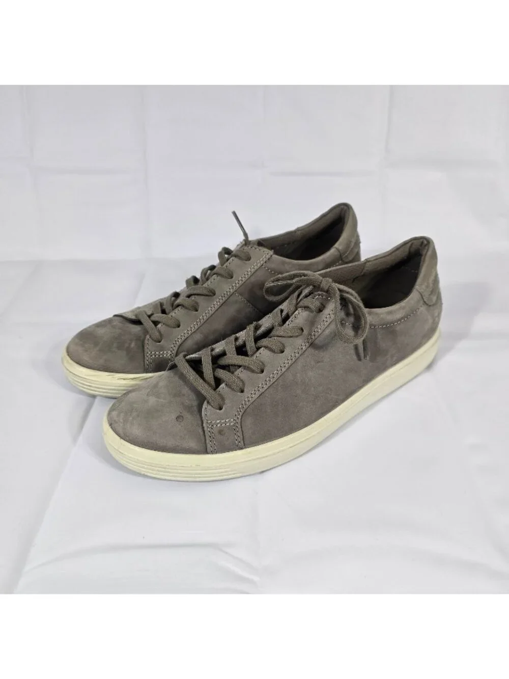 Ecco Sneaker Shoes Women Size 10 US Gray Lace Up Leather Nubuck Casual Outdoor